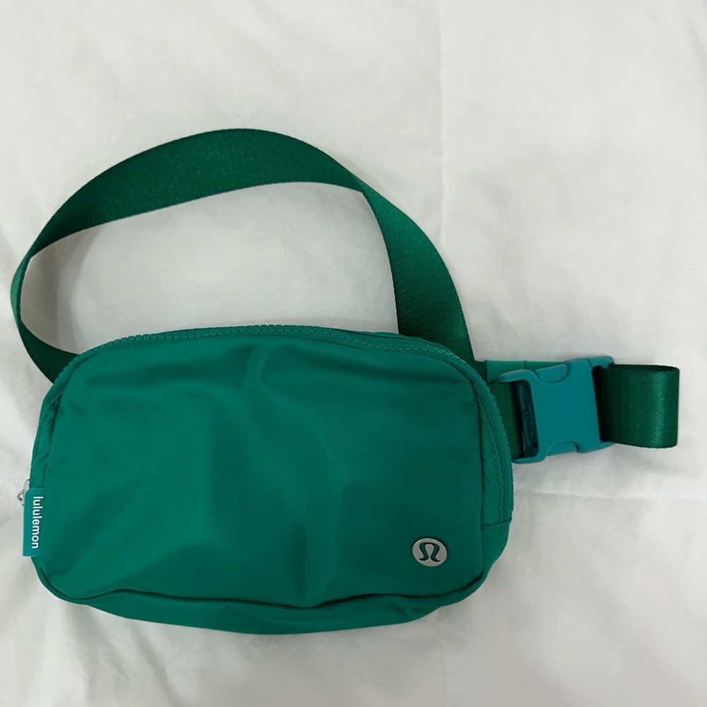 Lululemon Everywhere Belt Bag 1L